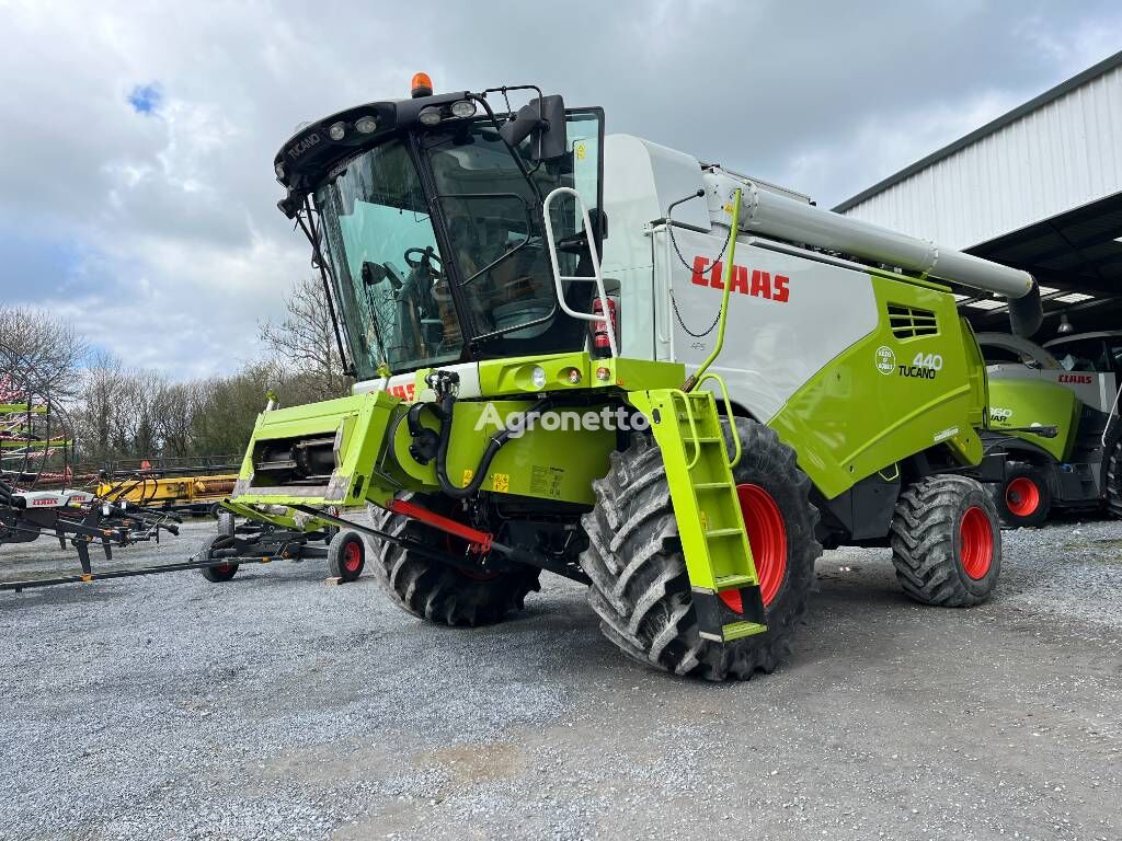 Claas Tucano 440 Getreideernter